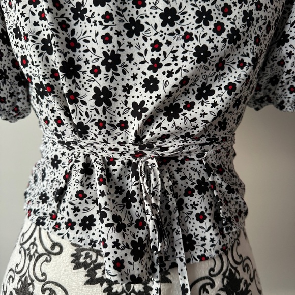 Zara Floral Wrap Crossover Crop Top Shirt Blouse Short Sleeve White Black Red S - Picture 4 of 8